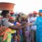 Journée Mondiale de la Femme Rurale / la Ministre Nassénéba Touré apporte un soutien en matériel aux femmes de Logbanasso